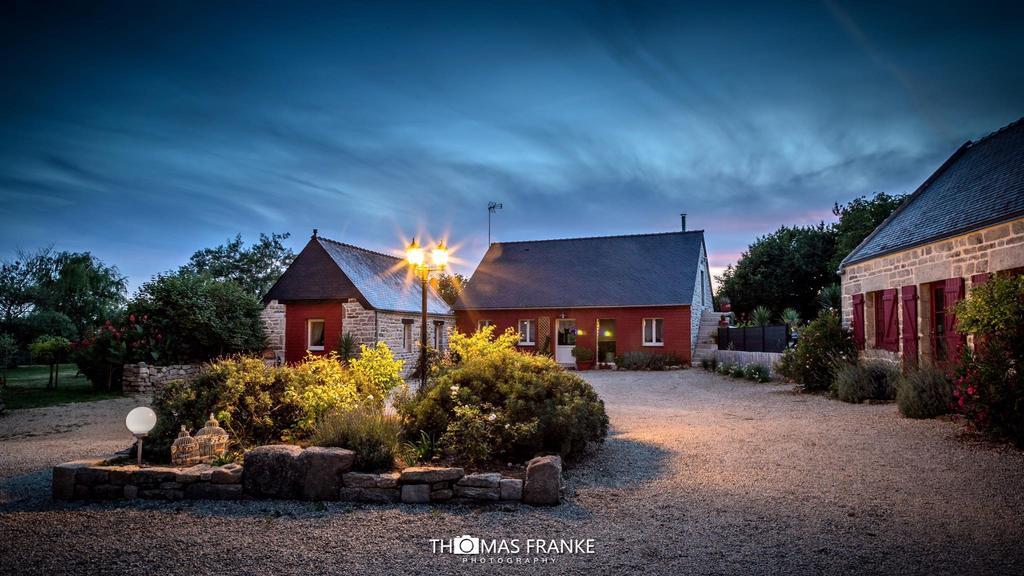 Вилла Location De La Ferme De Kerraoul Комбри Экстерьер фото